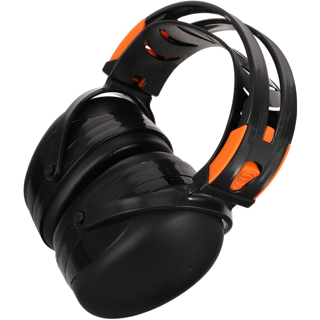 Casque anti-bruit noir et orange sur fond blanc.