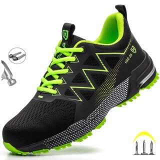 basket noire avec détails et lacets vert fluo sur fond blanc