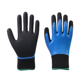 paire de gants noir et bleus en caoutchouc sur fond blanc