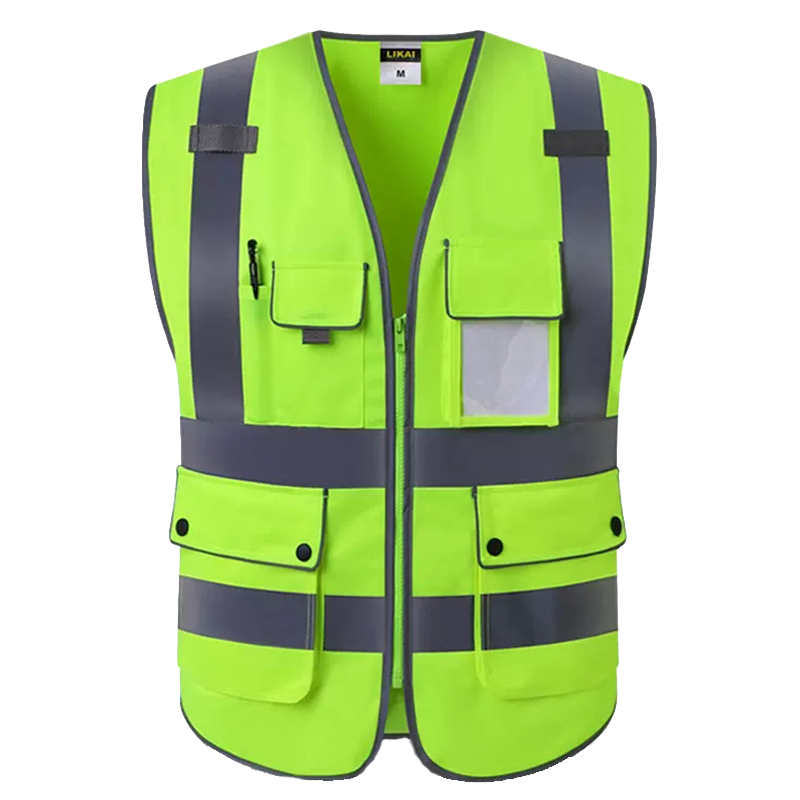 Un gilet haute visibilité jaune avec des bandes grise sur un fond blanc.
