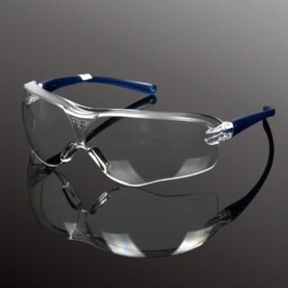 Lunettes de protection avec des branches bleues sur fond gris.