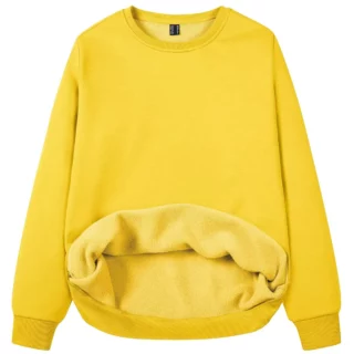 Pull de travail jaune sur fond blanc.