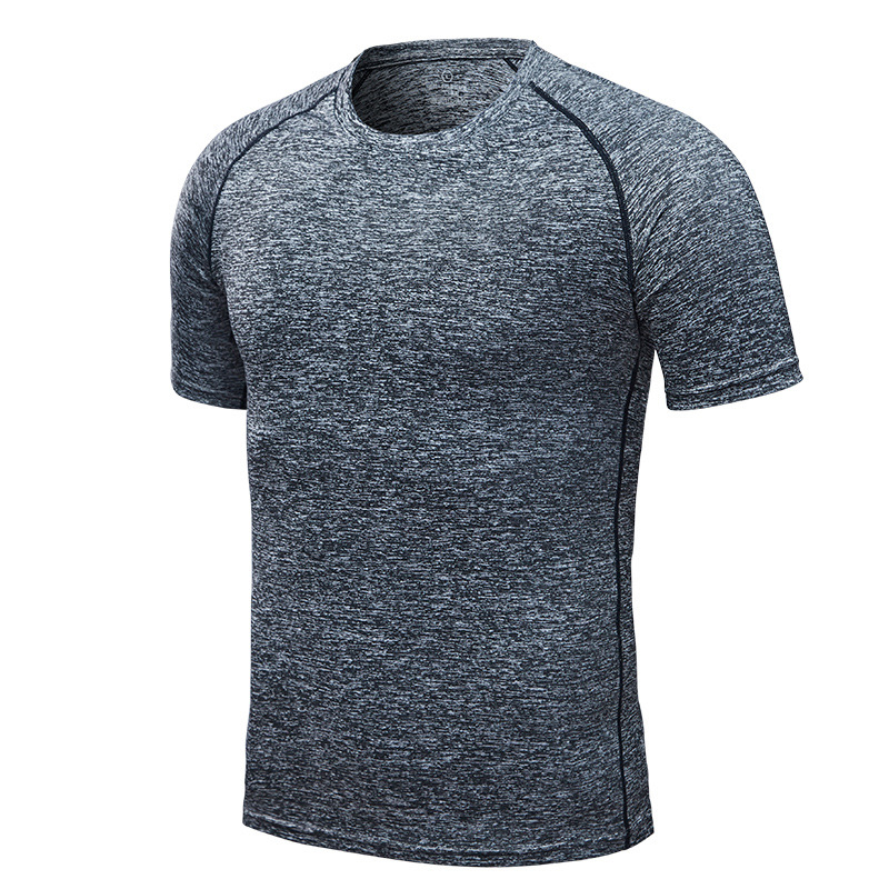 T-shirt gris à manches courtes sur fond blanc.