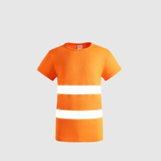On voit un t shirt haute visibilité orange avec deux bandes réfléchissantes sur le torse.