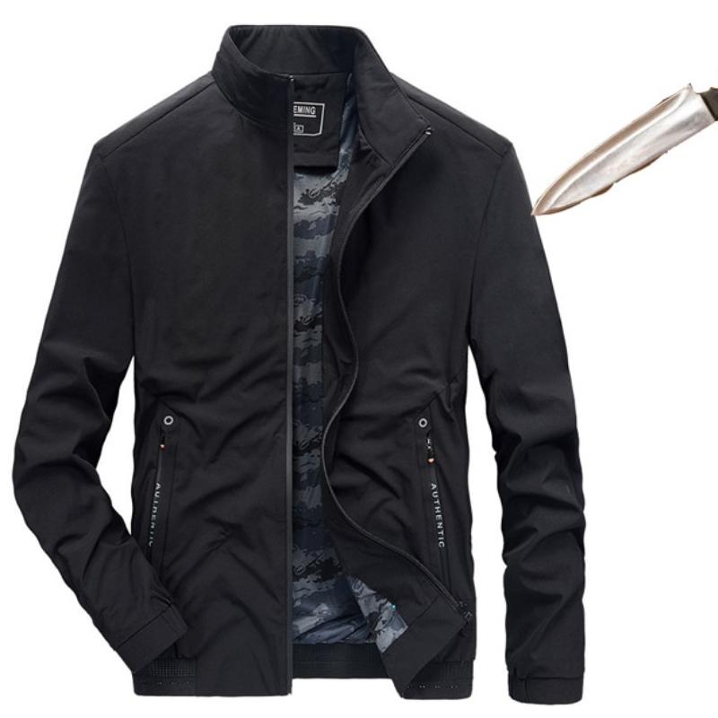 Veste de sécurité noire avec un lame de couteau sur la droite