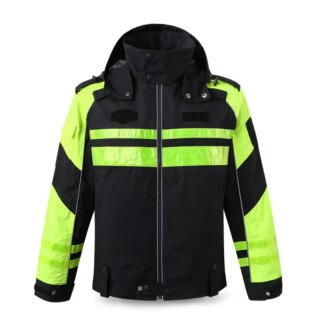 Blouson noir haute visibilité avec des bandes réfléchissantes jaunes et une capuche