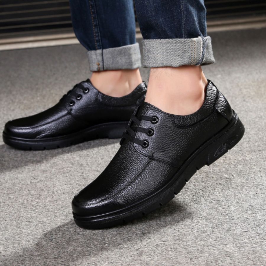 Chaussures de chef en cuir résistant