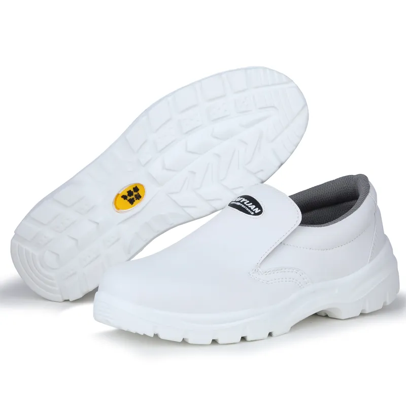 Paire de chaussures de sécurité blanches avec une chaussure à plat et l'autre retournée côté semelle