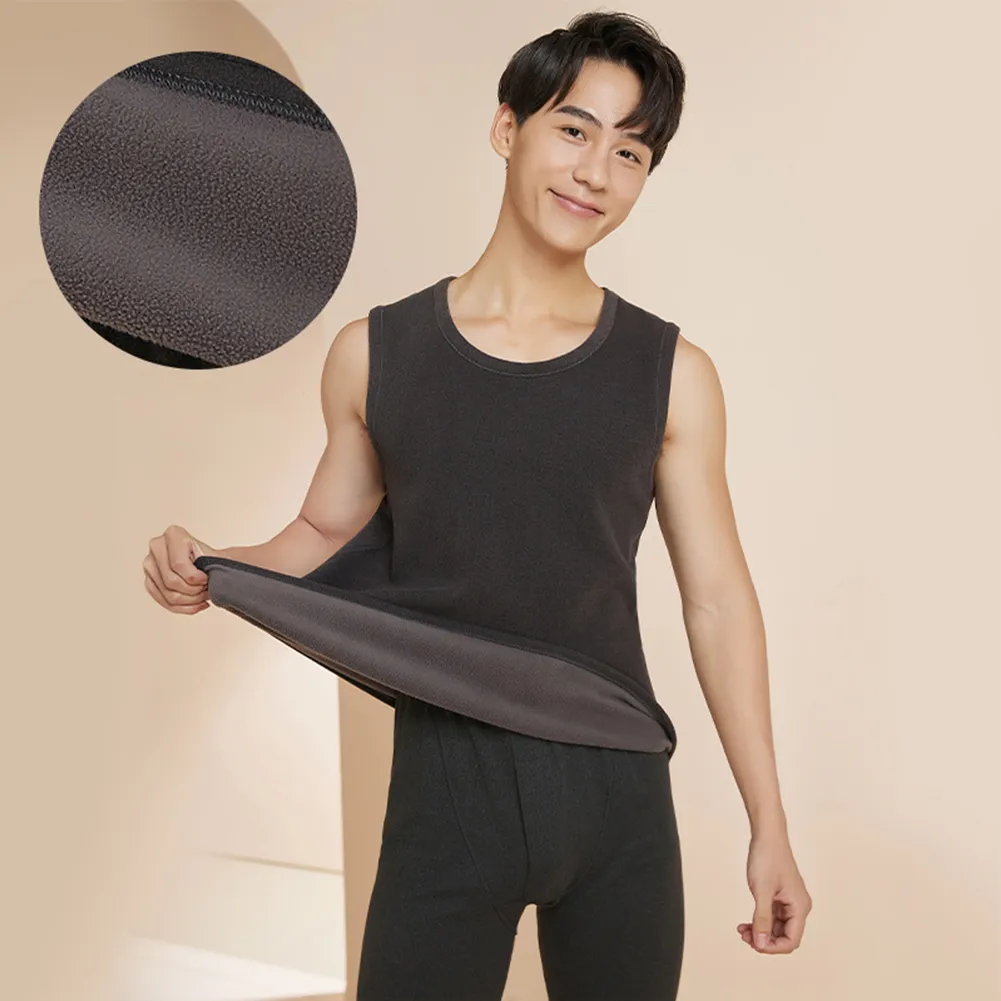 Photo représentant un mannequin homme portant le débardeur thermique gris.