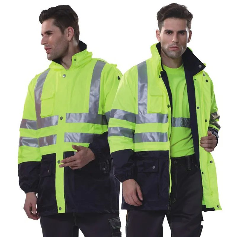 Manteau haute visibilité à capuche amovible Homme vue de profil et vue de face portant un Manteau haute visibilité jaune fluo et noir.