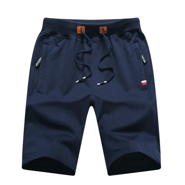 Bermuda de travail homme bleu marine élastique et respirant, sur un fond blanc.