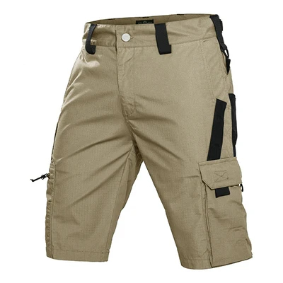 Bermuda de travail homme style cargo imperméable, de couleur beige, sur un fond blanc.