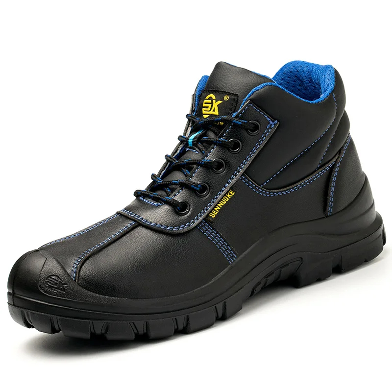 Chaussure de sécurité étanche femme confortable et respirante sur fond blanc