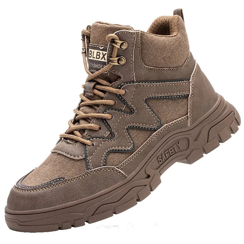 Chaussure de sécurité confortable et robuste sur fond blanc