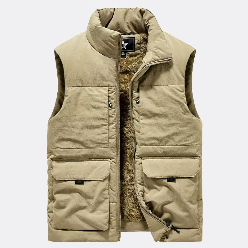 Gilet de travail beige et fourré pour homme sur fond gris