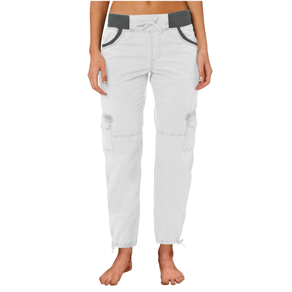 Pantalon de travail blanc en denim sur une personne